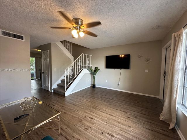6060 Village Circle, Orlando, FL 32822