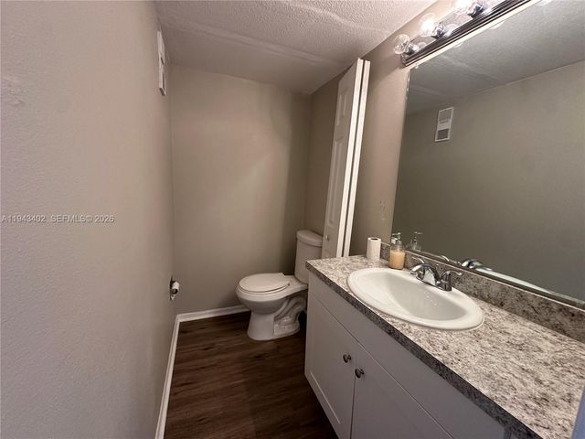 6060 Village Circle, Orlando, FL 32822
