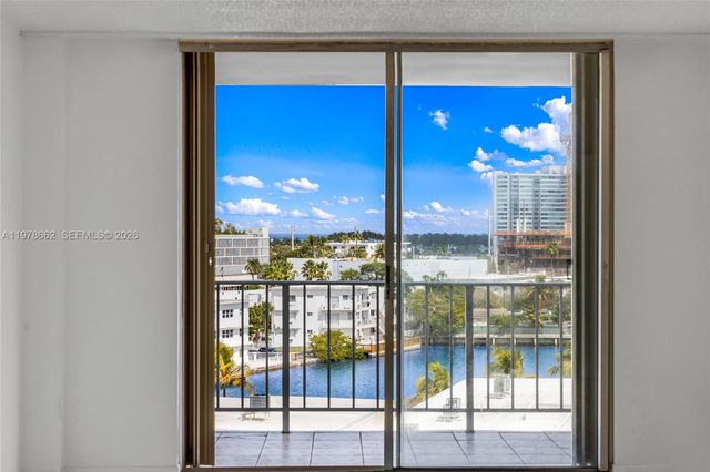 6900 Bay Dr 7E, Miami Beach, FL 33141