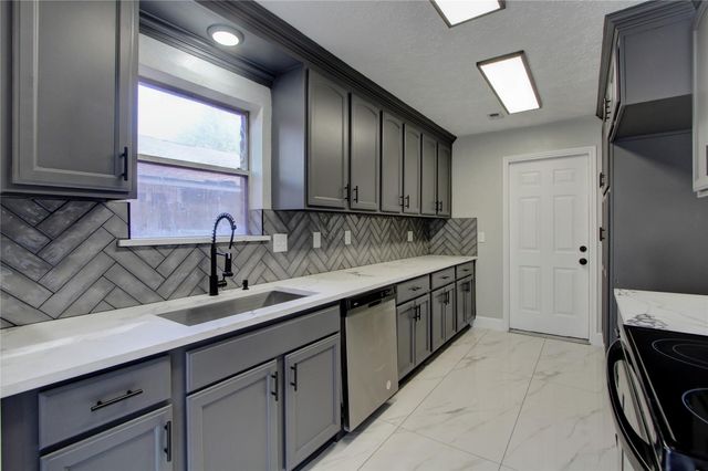 6830 Desert Rose Lane, Houston, TX 77086