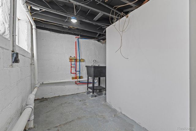 2341 Fullerton Street, Detroit, MI 48238