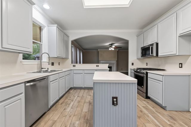 2423 Floral Ridge Drive, Spring, TX 77388