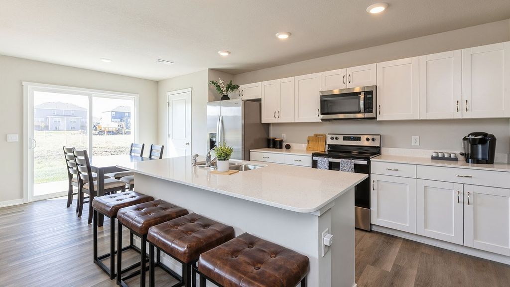 2232 SE Morningdew Drive, West Des Moines, IA 50265