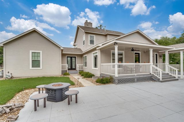 911 Farm ST, Bastrop, TX 78602