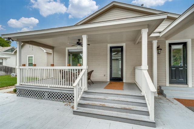 911 Farm ST, Bastrop, TX 78602