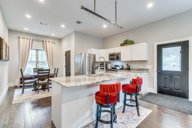 911 Farm ST, Bastrop, TX 78602