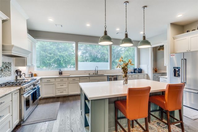 911 Farm ST, Bastrop, TX 78602