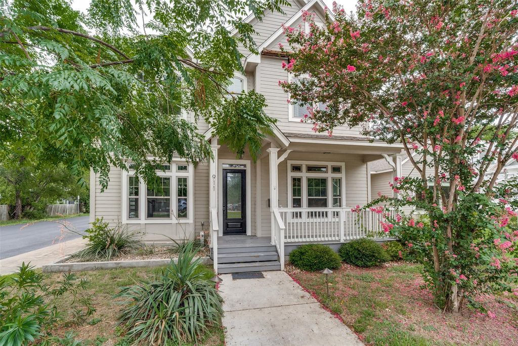 911 Farm ST, Bastrop, TX 78602