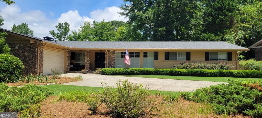 2730 Fontainebleau Drive, Dunwoody, GA 30360