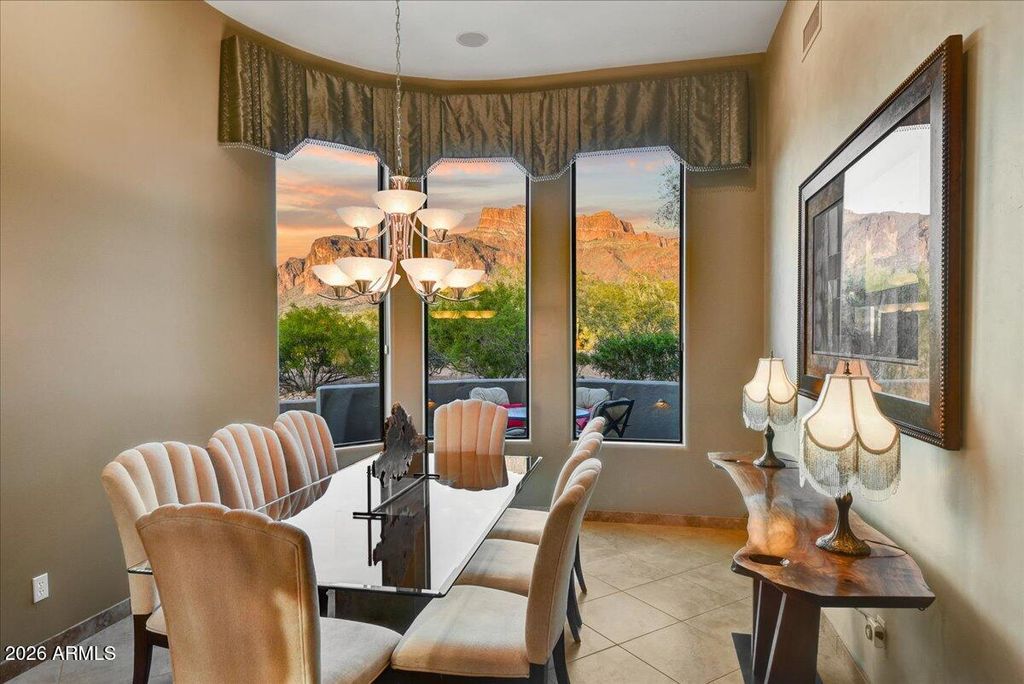 Image 10 of property listing at 822 S BROADWAY Lane, Gold Canyon, AZ 85119