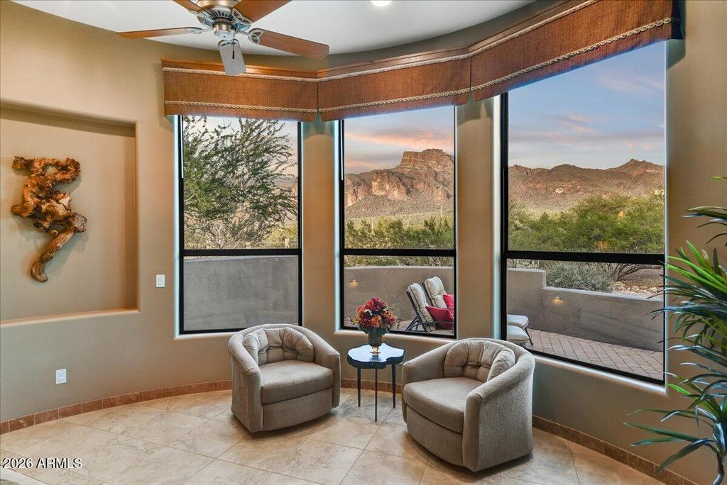 Image 11 of property listing at 822 S BROADWAY Lane, Gold Canyon, AZ 85119