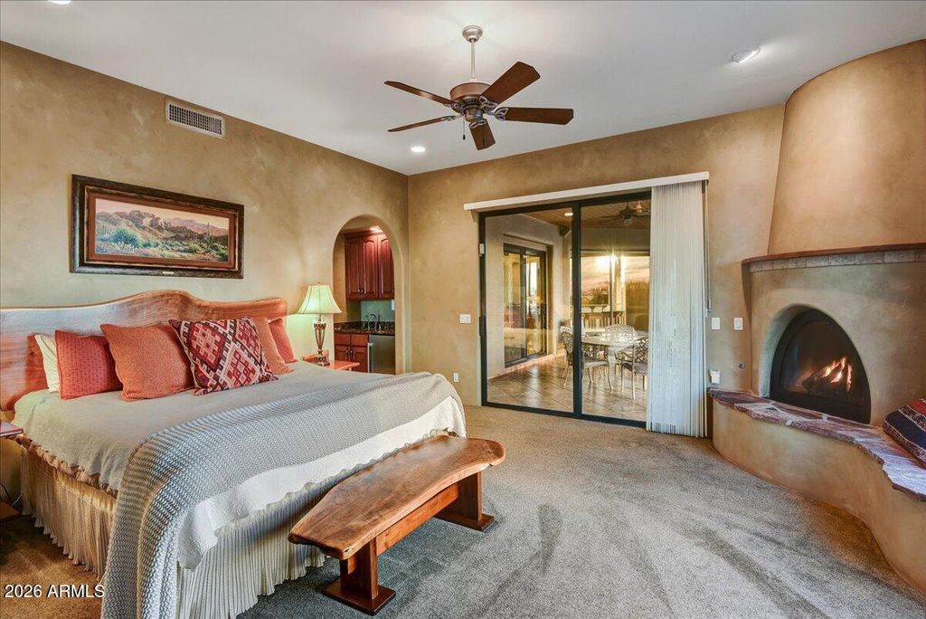 Image 15 of property listing at 822 S BROADWAY Lane, Gold Canyon, AZ 85119