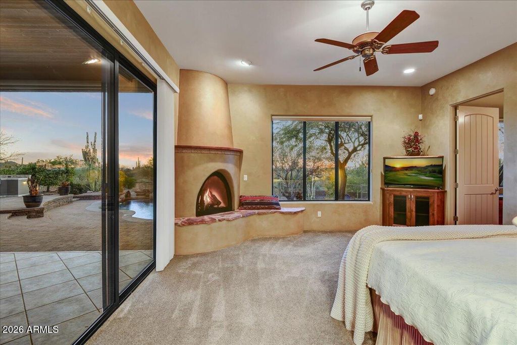 Image 16 of property listing at 822 S BROADWAY Lane, Gold Canyon, AZ 85119