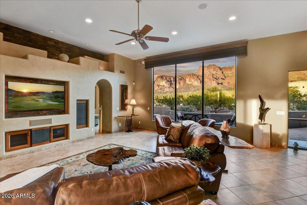 Image 2 of property listing at 822 S BROADWAY Lane, Gold Canyon, AZ 85119