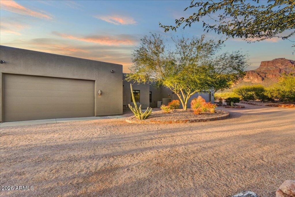 Image 25 of property listing at 822 S BROADWAY Lane, Gold Canyon, AZ 85119