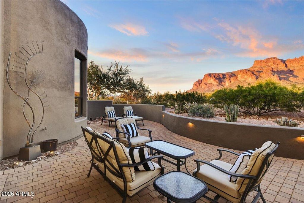 Image 3 of property listing at 822 S BROADWAY Lane, Gold Canyon, AZ 85119