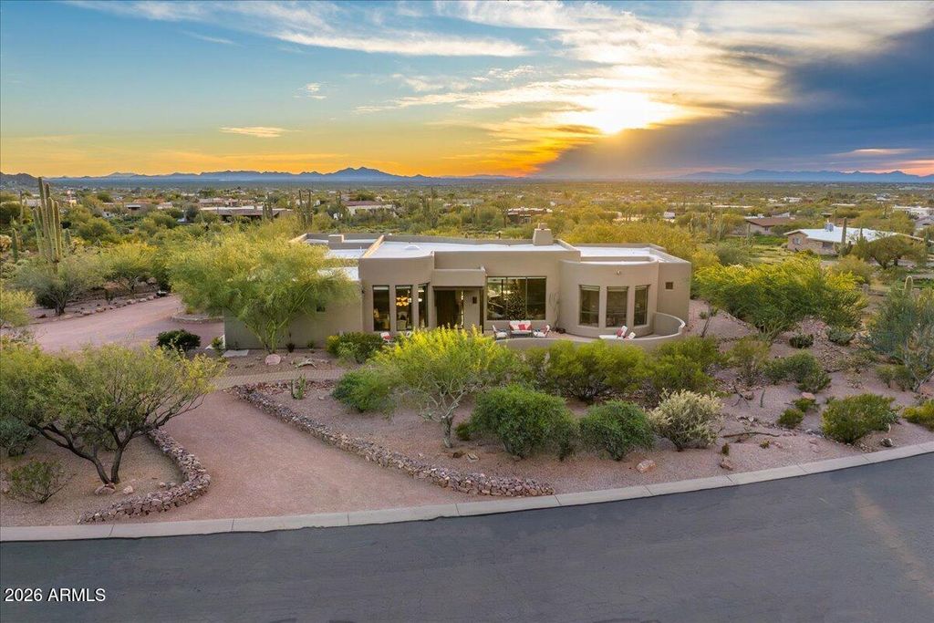 Image 5 of property listing at 822 S BROADWAY Lane, Gold Canyon, AZ 85119
