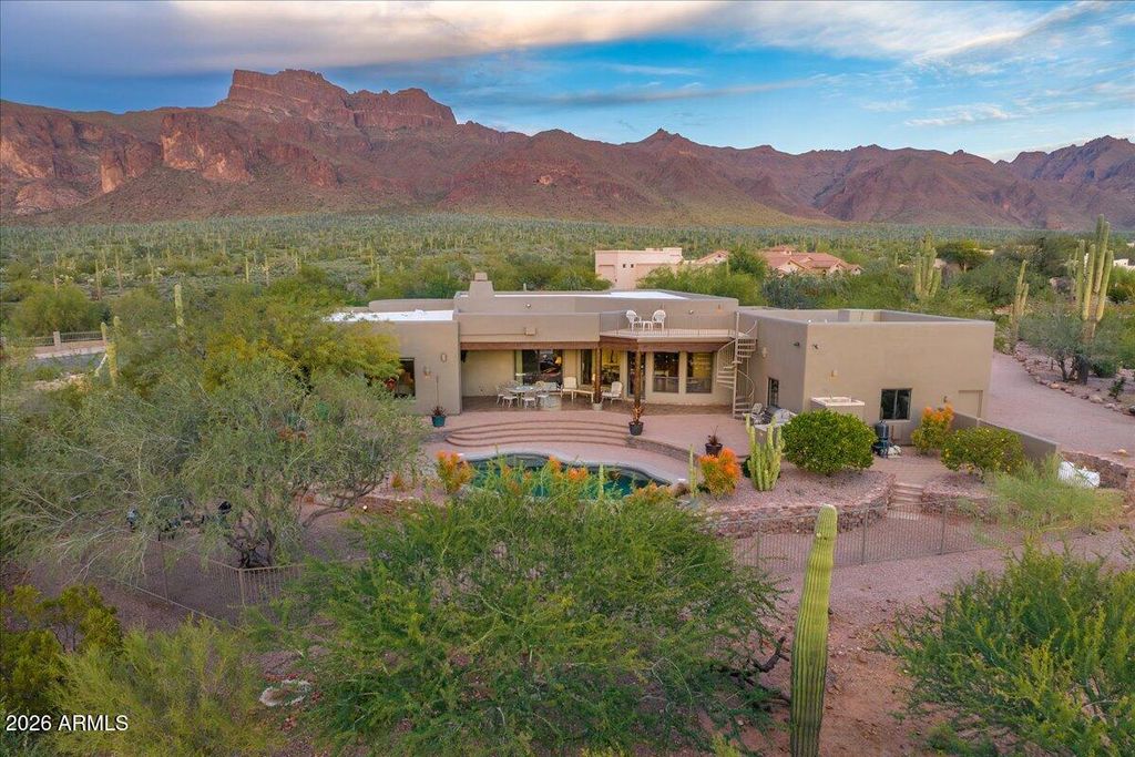 Image 6 of property listing at 822 S BROADWAY Lane, Gold Canyon, AZ 85119