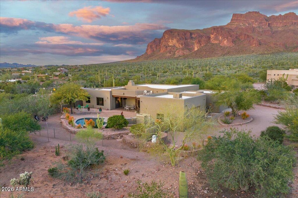 Image 7 of property listing at 822 S BROADWAY Lane, Gold Canyon, AZ 85119