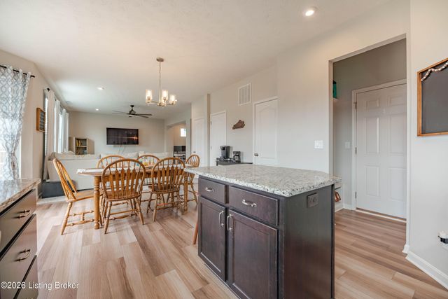 127 Goldeneye Ct, Shepherdsville, KY 40165