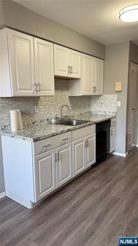 324 Sharon Court 324, Woodbridge, NJ 07095