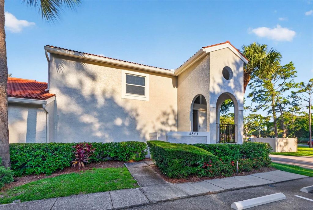 4843 NAPOLI COURT NE, St Petersburg, FL 33703