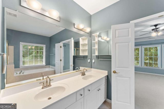 5620 Vinings Retreat Pass SW, Mableton, GA 30126