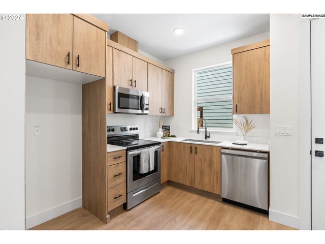 6649 N Fessenden St 11, Portland, OR 97203