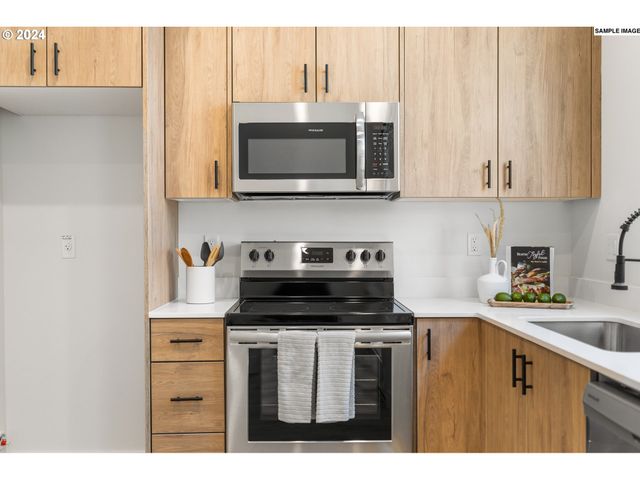 6649 N Fessenden St 11, Portland, OR 97203