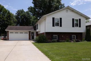 1715 Foxglove Drive, St Charles, MO 63303