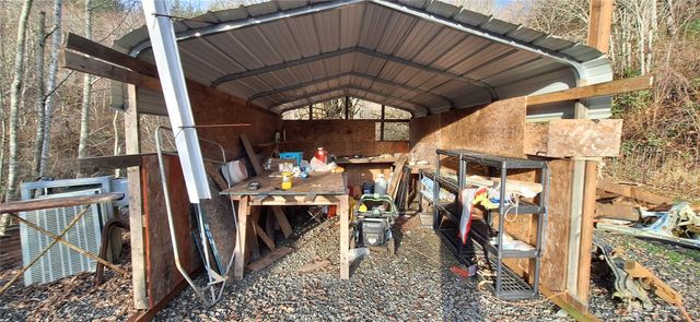 1586 King Road, Winlock, WA 98596