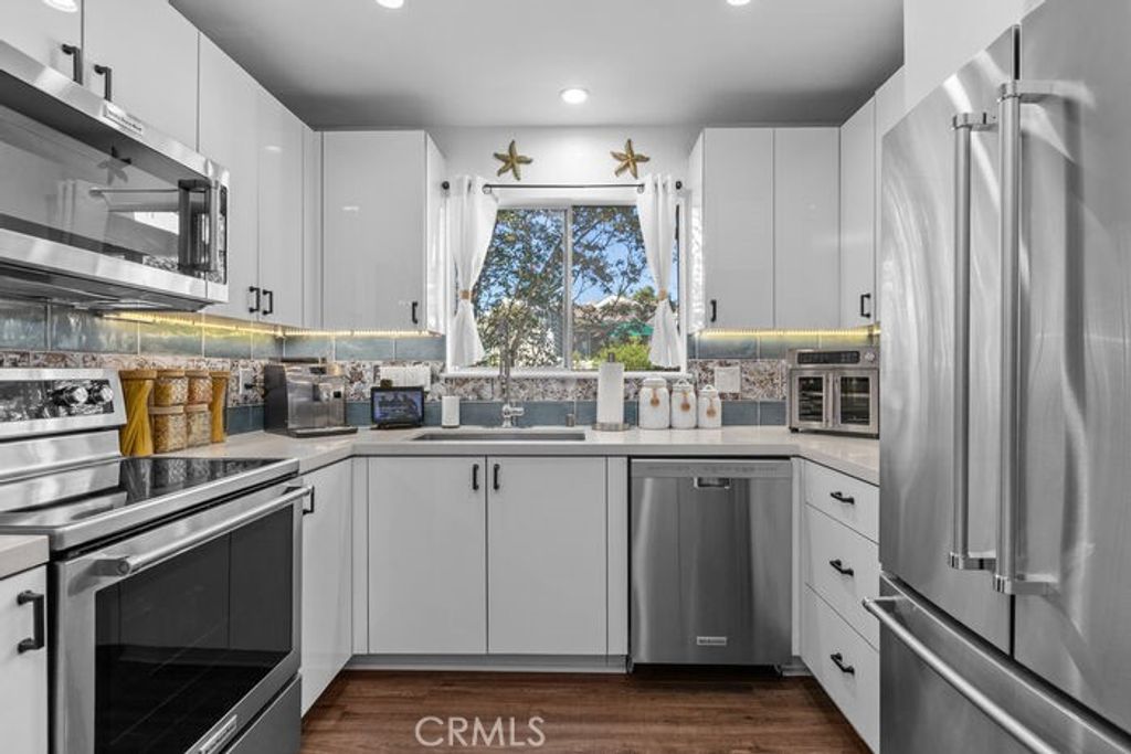 591 Avenida Majorca O, Laguna Woods, CA 92673 — exterior