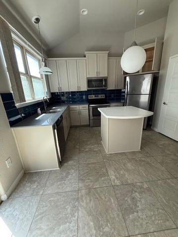 9704 Tall Tree LN 131, Austin, TX 78748