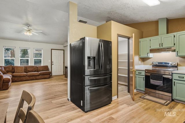 1052 NW 5th Ave, Meridian, ID 83642
