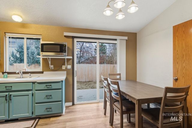 1052 NW 5th Ave, Meridian, ID 83642