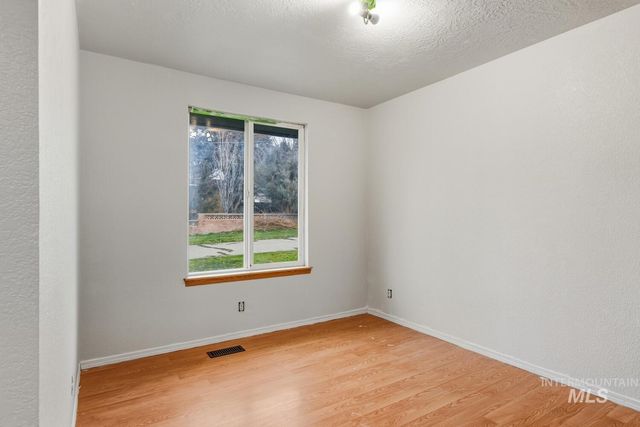 1052 NW 5th Ave, Meridian, ID 83642