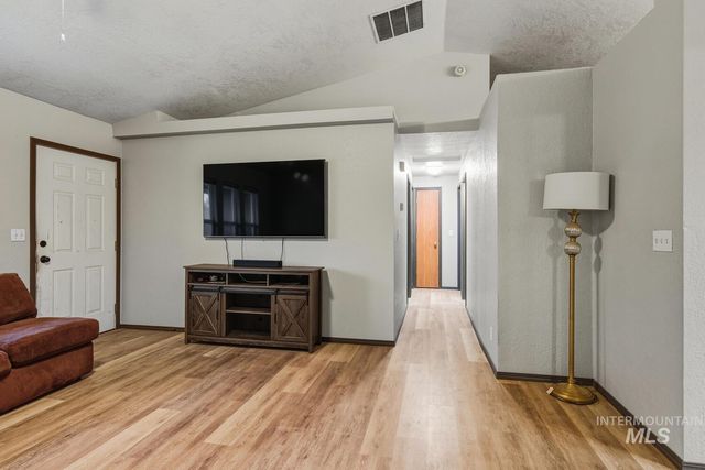1052 NW 5th Ave, Meridian, ID 83642