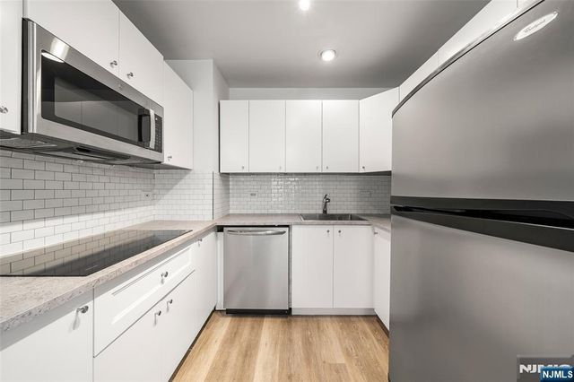 161 Roosevelt Place, Palisades Park, NJ 07650