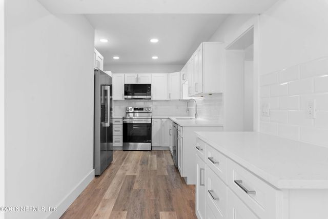 7541 STRATO Road, Jacksonville, FL 32210