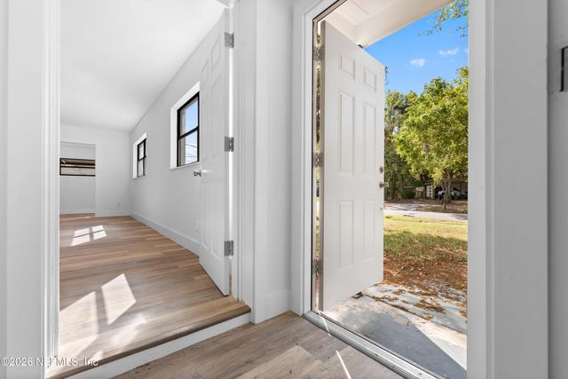 7541 STRATO Road, Jacksonville, FL 32210