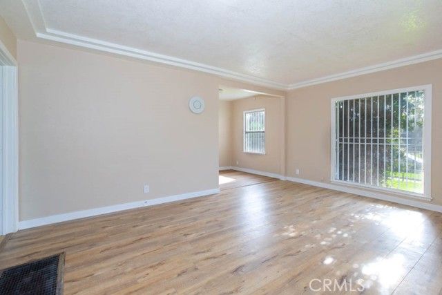 1055 W 84th, Los Angeles, CA 90044