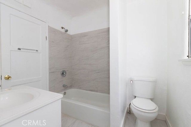 1055 W 84th, Los Angeles, CA 90044