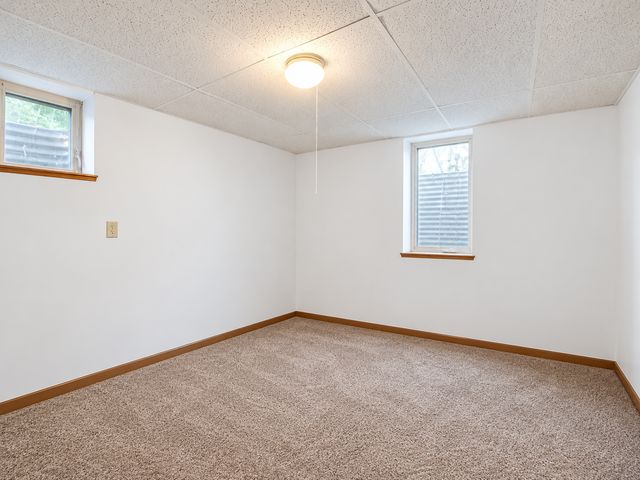 21 Farrell Street N, Maplewood, MN 55119