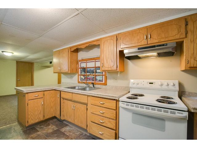21 Farrell Street N, Maplewood, MN 55119