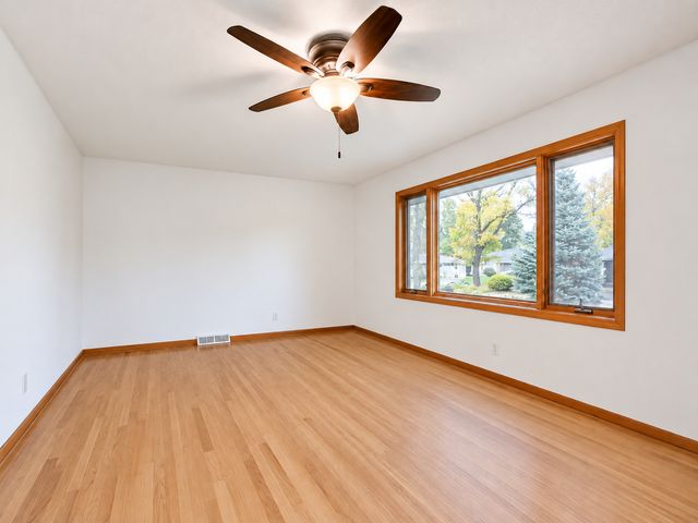 21 Farrell Street N, Maplewood, MN 55119
