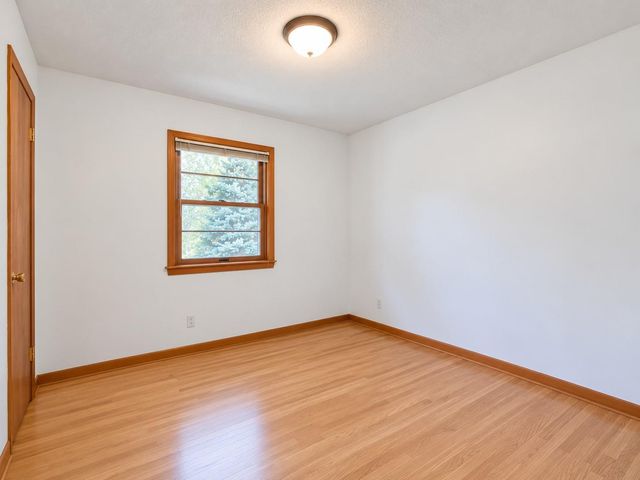 21 Farrell Street N, Maplewood, MN 55119