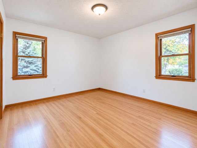 21 Farrell Street N, Maplewood, MN 55119
