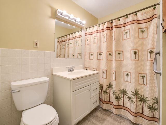 21 Farrell Street N, Maplewood, MN 55119