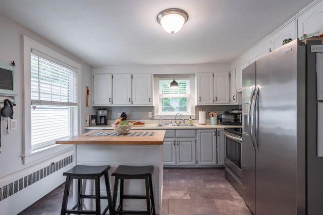 88 Newgate Circle, Manchester, NH 03102