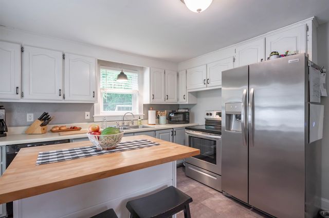 88 Newgate Circle, Manchester, NH 03102
